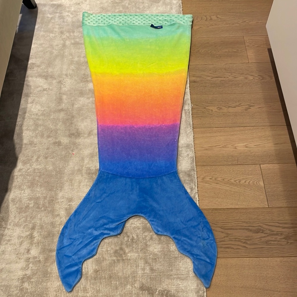 Blankie Tails Multi-colored mermaids tail blanket